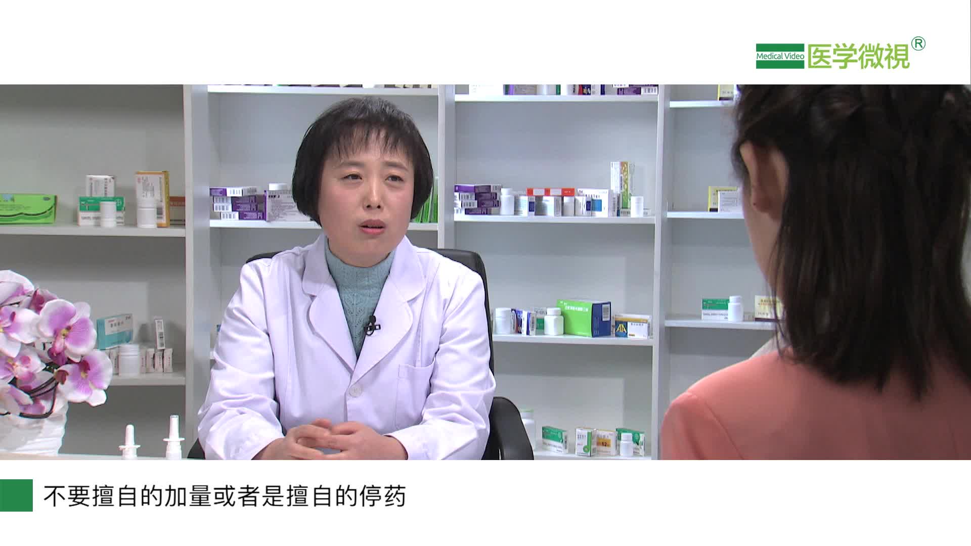 为什么建议过敏性鼻炎患者，一定要规律使用盐酸氮卓斯汀鼻喷雾剂？可以用多久？